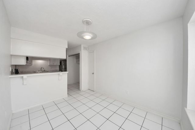 17105 Beaver Springs Dr Drive 9, Houston, TX 77090