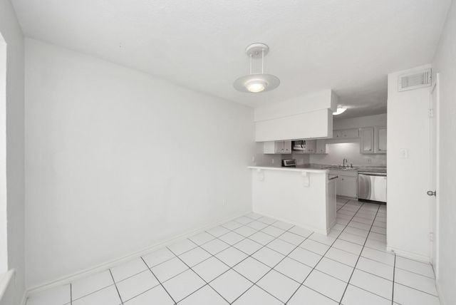 17105 Beaver Springs Dr Drive 9, Houston, TX 77090