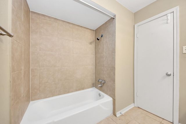 17105 Beaver Springs Dr Drive 9, Houston, TX 77090
