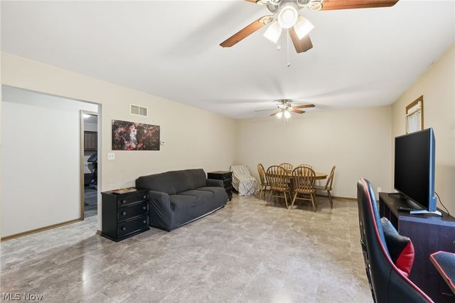 6343 Youngstown Hubbard Road, Hubbard, OH 44425