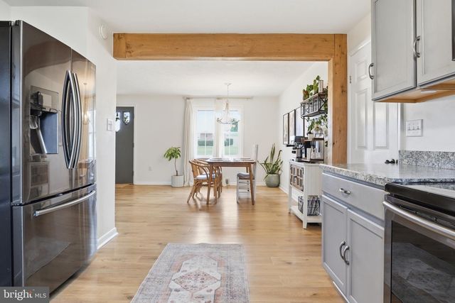 2733 SUNSET LN, York, PA 17408