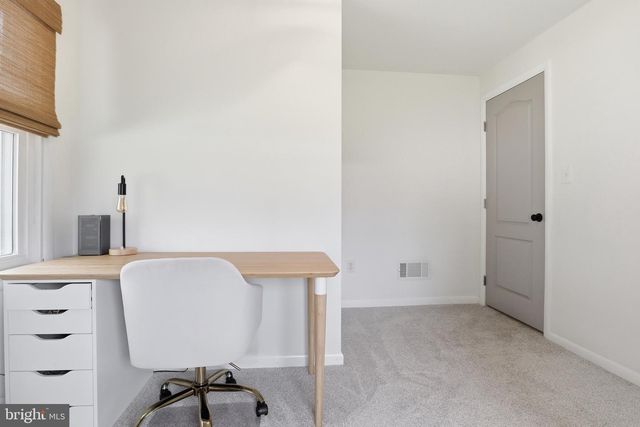 2733 SUNSET LN, York, PA 17408