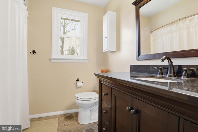 2733 SUNSET LN, York, PA 17408