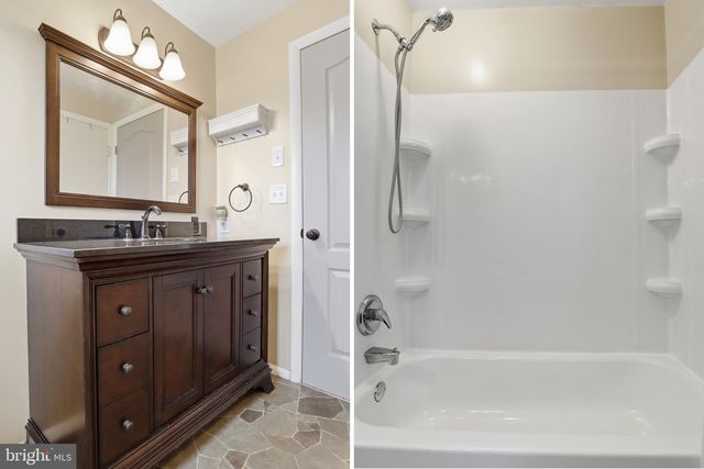 2733 SUNSET LN, York, PA 17408