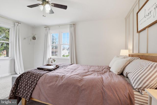 2733 SUNSET LN, York, PA 17408