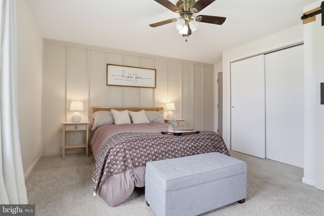 2733 SUNSET LN, York, PA 17408