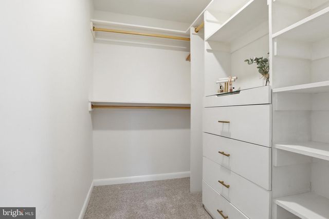 2733 SUNSET LN, York, PA 17408