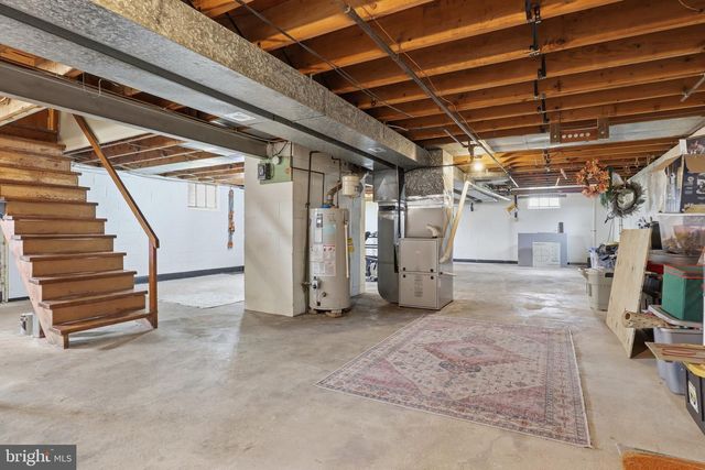 2733 SUNSET LN, York, PA 17408