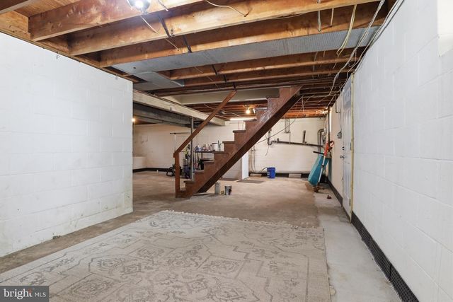 2733 SUNSET LN, York, PA 17408