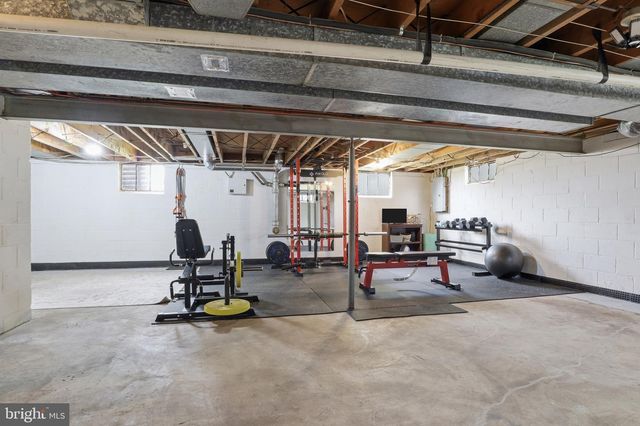 2733 SUNSET LN, York, PA 17408