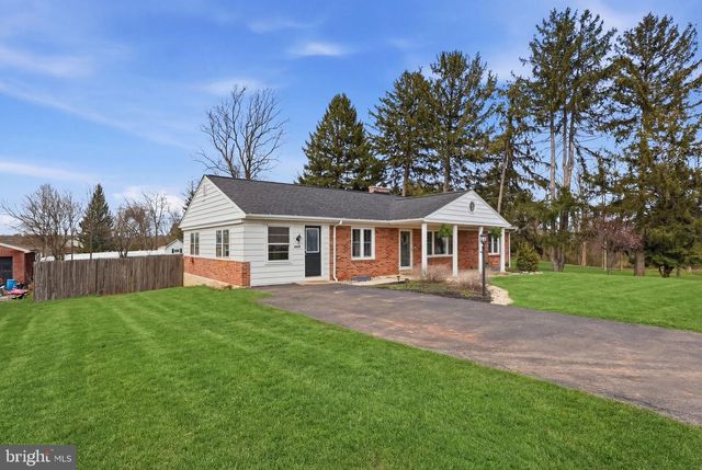 2733 SUNSET LN, York, PA 17408