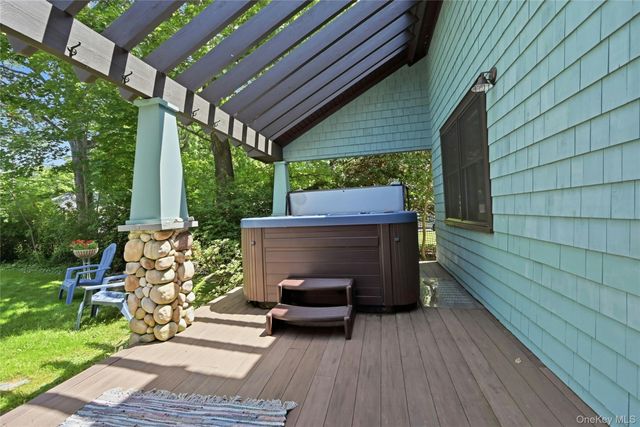 425 Maple Lane, Southold, NY 11971