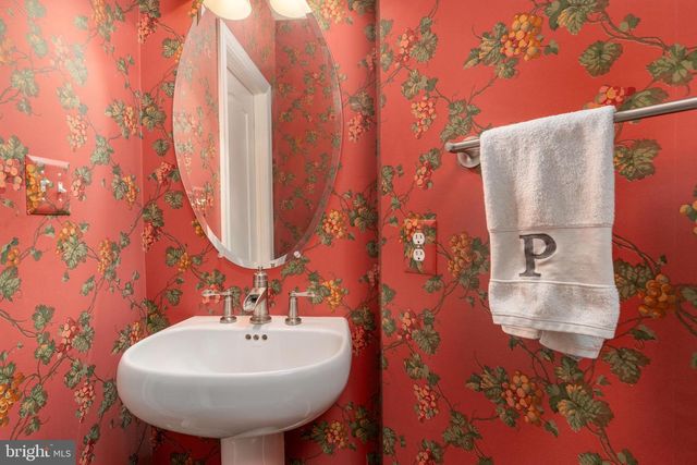 7486 CARRIAGE HILLS DR, Mclean, VA 22102