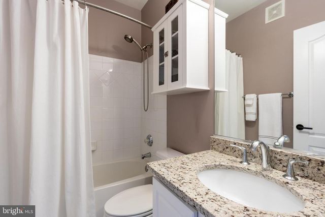 7486 CARRIAGE HILLS DR, Mclean, VA 22102