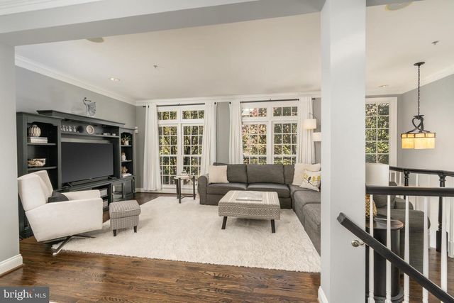 7486 CARRIAGE HILLS DR, Mclean, VA 22102