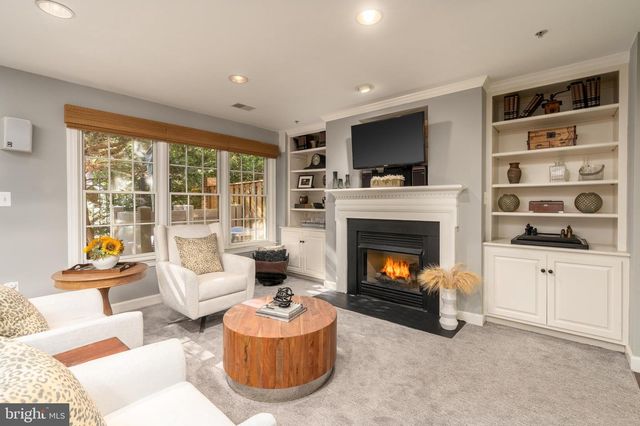 7486 CARRIAGE HILLS DR, Mclean, VA 22102