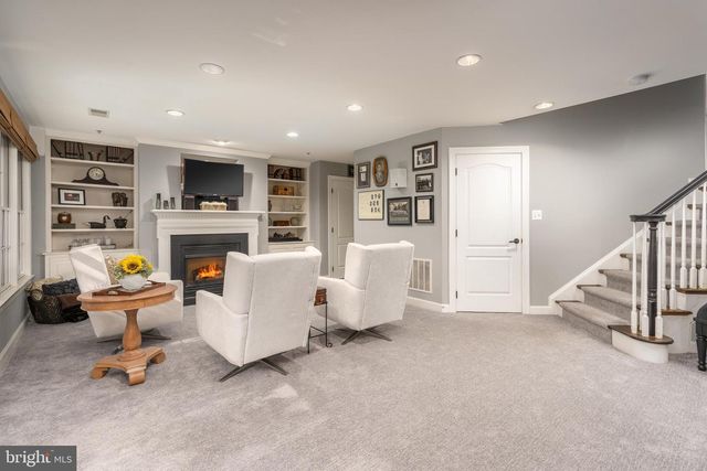 7486 CARRIAGE HILLS DR, Mclean, VA 22102