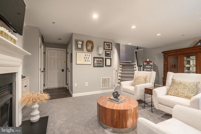 7486 CARRIAGE HILLS DR, Mclean, VA 22102