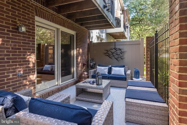 7486 CARRIAGE HILLS DR, Mclean, VA 22102