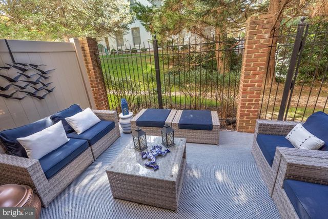 7486 CARRIAGE HILLS DR, Mclean, VA 22102