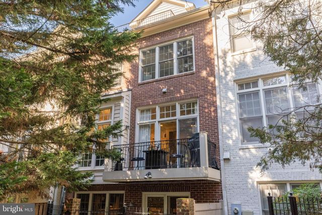 7486 CARRIAGE HILLS DR, Mclean, VA 22102