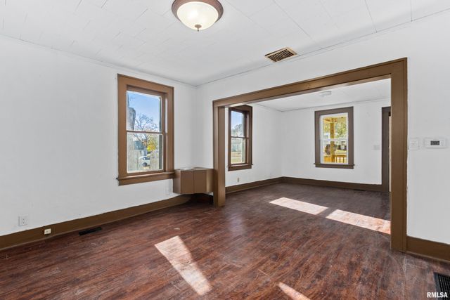 2316 N SHERIDAN Road, Peoria, IL 61604