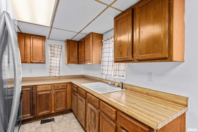 2316 N SHERIDAN Road, Peoria, IL 61604