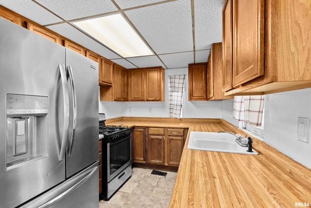 2316 N SHERIDAN Road, Peoria, IL 61604