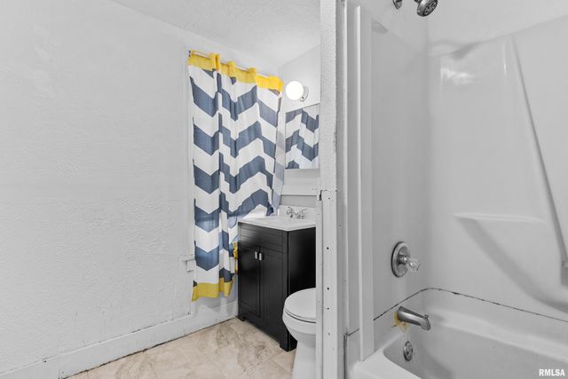 2316 N SHERIDAN Road, Peoria, IL 61604