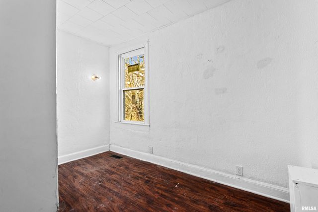 2316 N SHERIDAN Road, Peoria, IL 61604