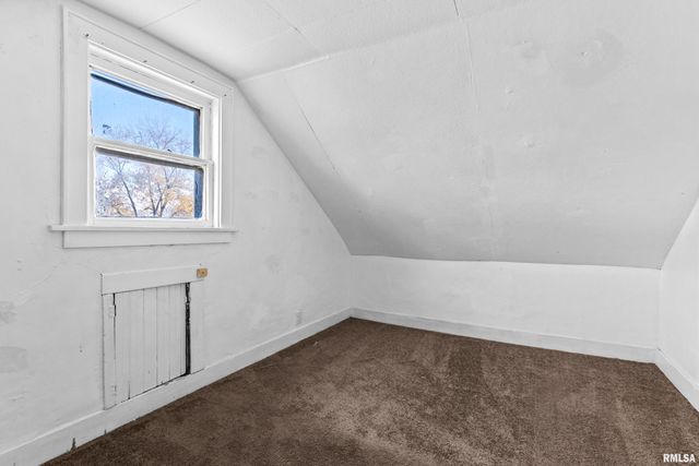 2316 N SHERIDAN Road, Peoria, IL 61604