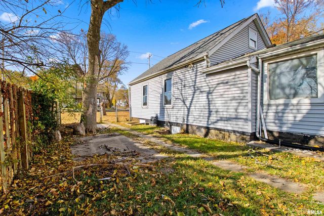 2316 N SHERIDAN Road, Peoria, IL 61604