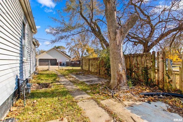 2316 N SHERIDAN Road, Peoria, IL 61604