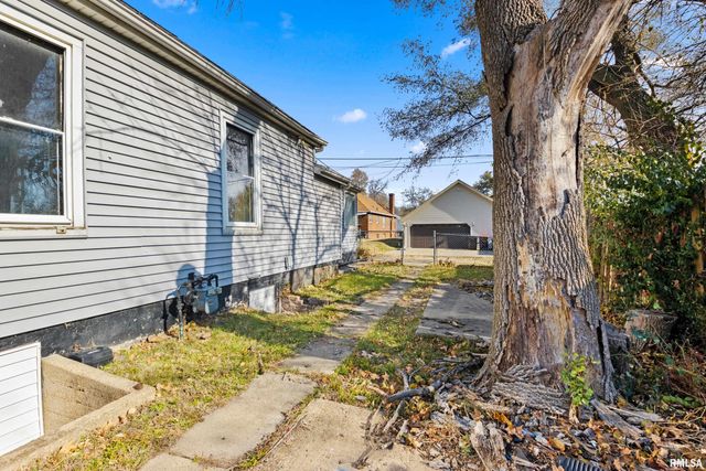 2316 N SHERIDAN Road, Peoria, IL 61604