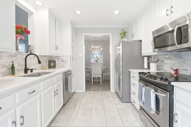 17365 Remington Park Circle, Dallas, TX 75252