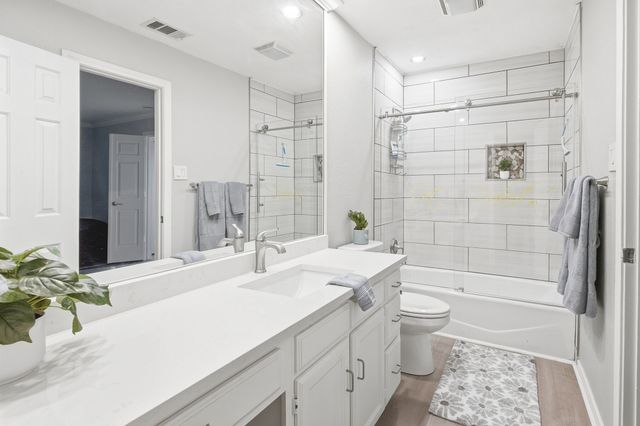 17365 Remington Park Circle, Dallas, TX 75252