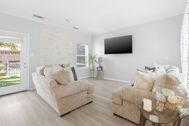 17365 Remington Park Circle, Dallas, TX 75252