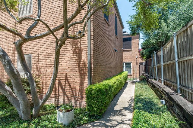 17365 Remington Park Circle, Dallas, TX 75252