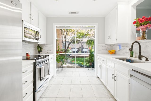 17365 Remington Park Circle, Dallas, TX 75252