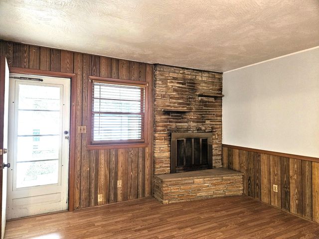 2229 N Kellett Avenue, Springfield, MO 65803