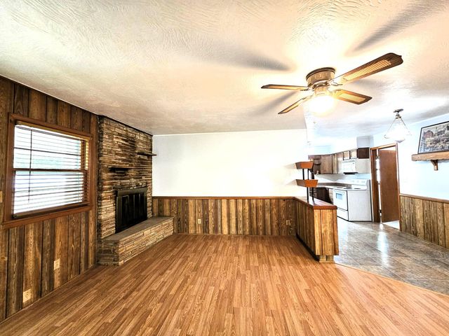 2229 N Kellett Avenue, Springfield, MO 65803