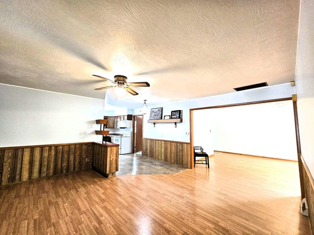 2229 N Kellett Avenue, Springfield, MO 65803