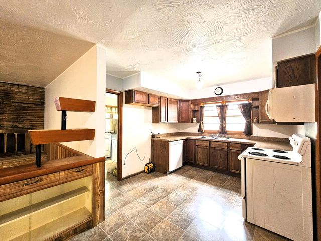 2229 N Kellett Avenue, Springfield, MO 65803
