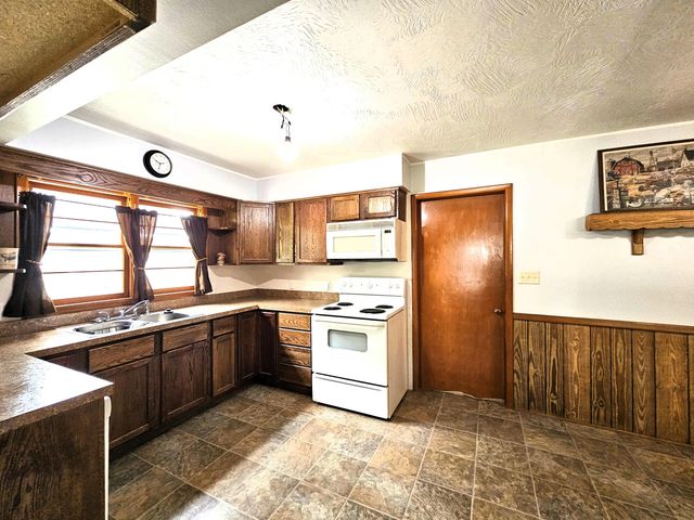 2229 N Kellett Avenue, Springfield, MO 65803