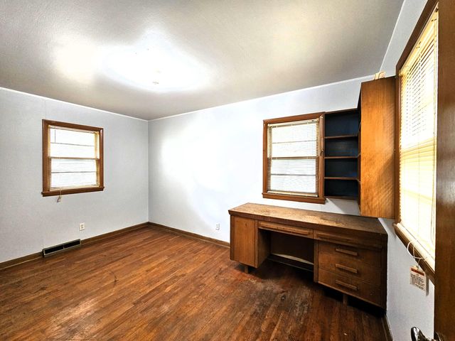 2229 N Kellett Avenue, Springfield, MO 65803