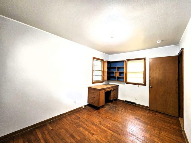 2229 N Kellett Avenue, Springfield, MO 65803