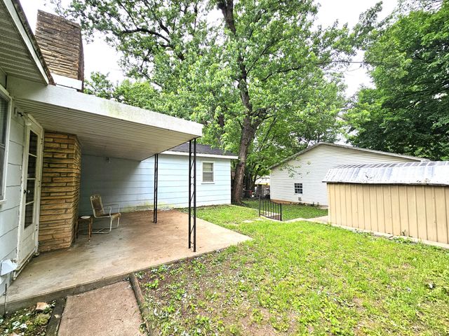 2229 N Kellett Avenue, Springfield, MO 65803
