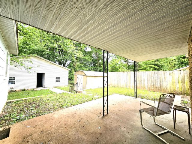2229 N Kellett Avenue, Springfield, MO 65803