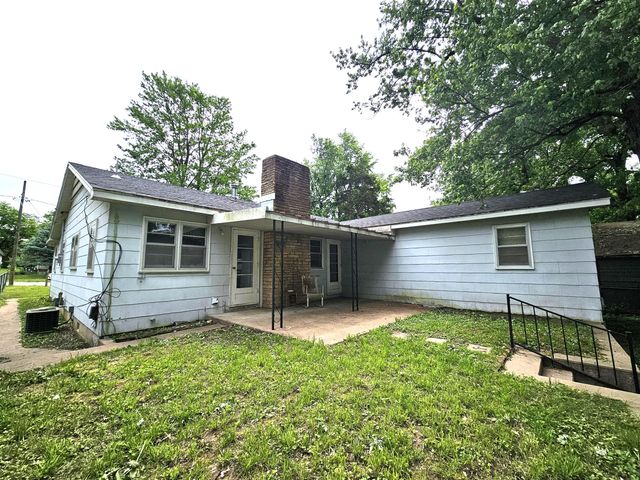2229 N Kellett Avenue, Springfield, MO 65803