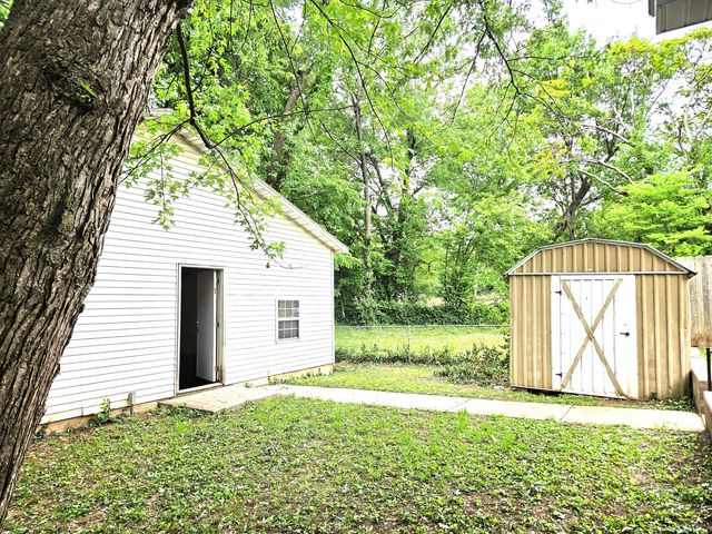 2229 N Kellett Avenue, Springfield, MO 65803